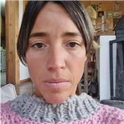 Profesora de yoga con dos certificacines en Hatha (Indonesia) y Vinyasa (Chile) yoga. Experiencia de 3 años como profesora